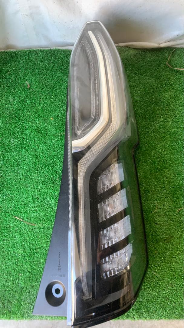 ホンダN-BOX jf3テールランプ　右側（送料込）