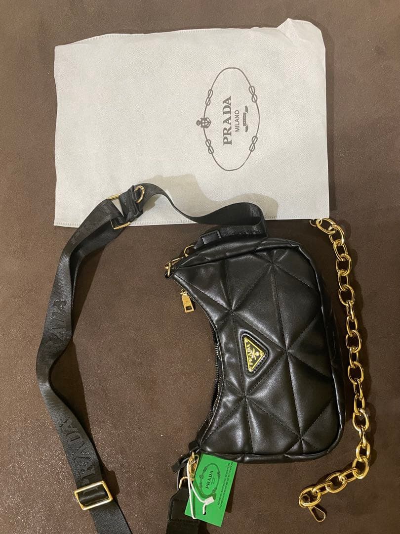 ハ*様 PRADA Re-Edition ブラックショルダーバッグ