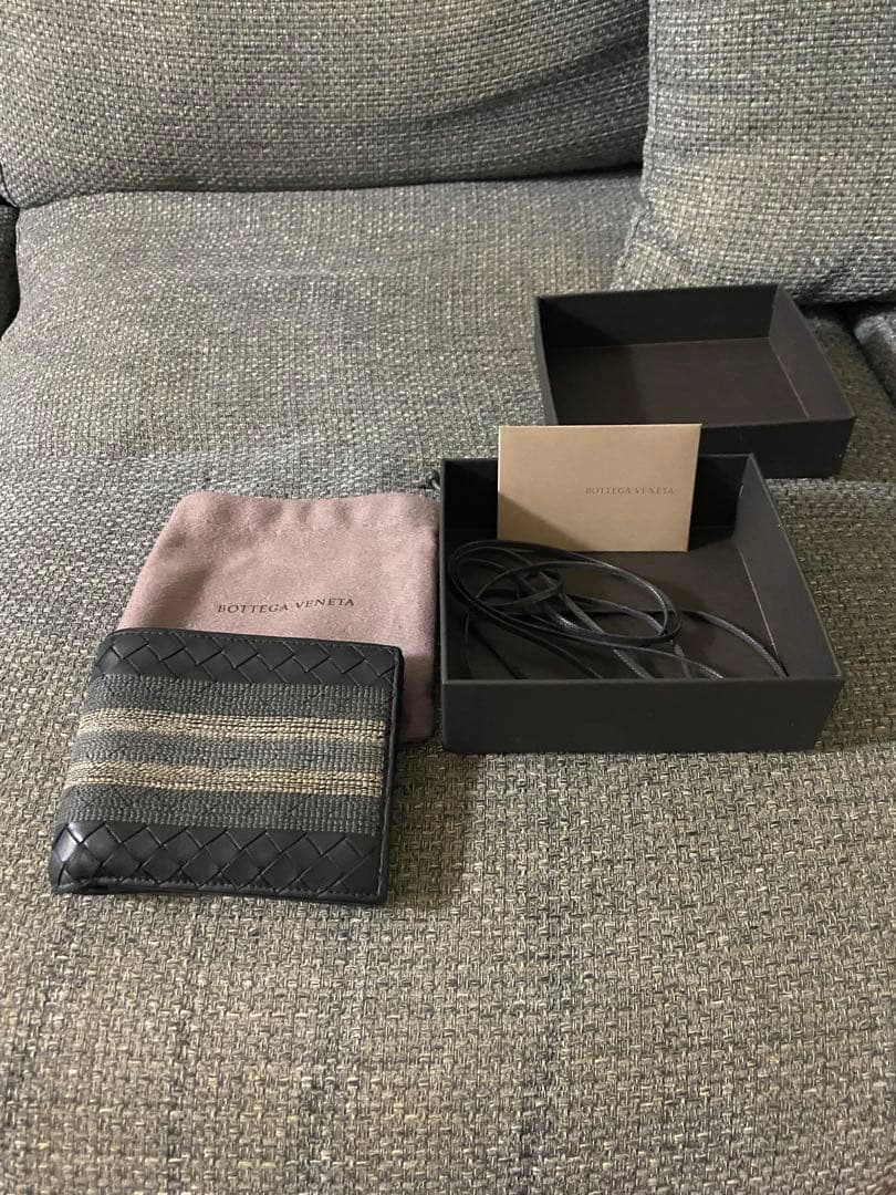 ボッテガヴェネタ二つ折り財布　美品 国内正規品 イントレチャート