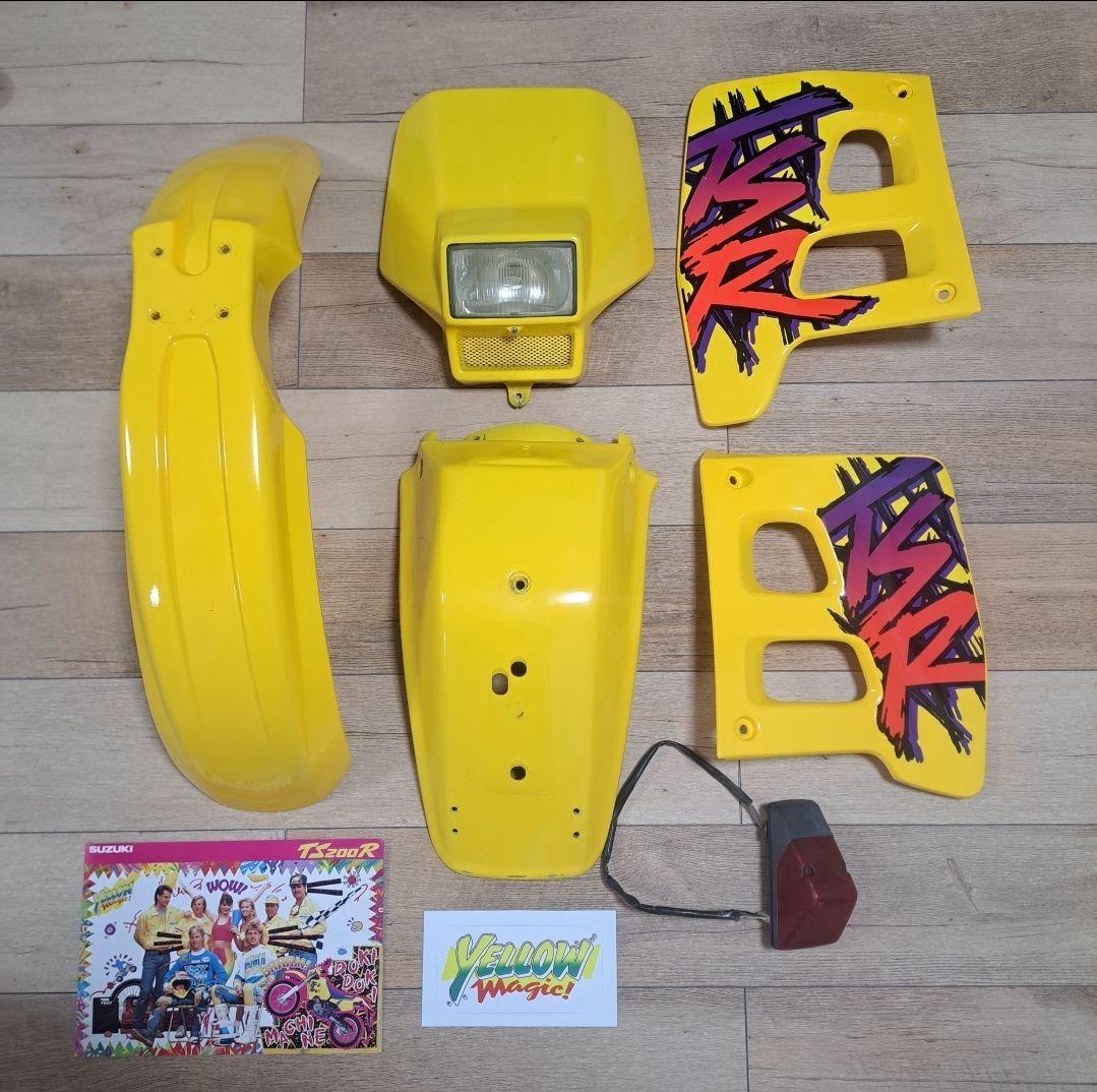 TS200R 外装セット　ヘッドライト　テールランプ　希少ステッカー　カタログ付
