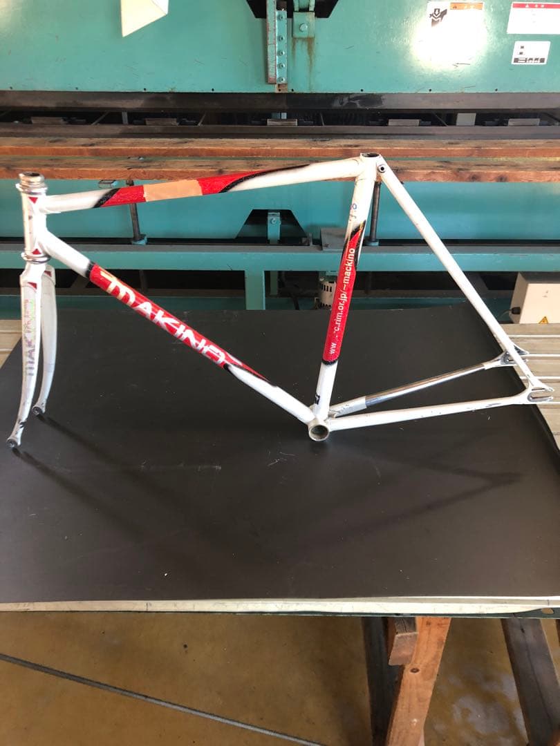 MAKINO マキノ　フレーム　競輪　njs刻印 bb無し　凹みあり？