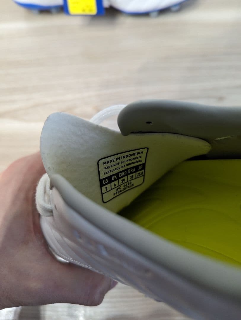 タグ付未使用保管品　25cm ミズノ サッカースパイク レビュラ カップ プロ