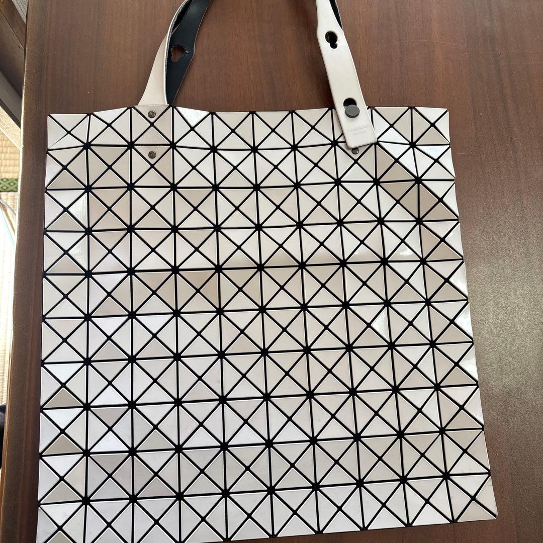 ISSEY MIYAKE　バオバオ　トートバッグ　ホワイト