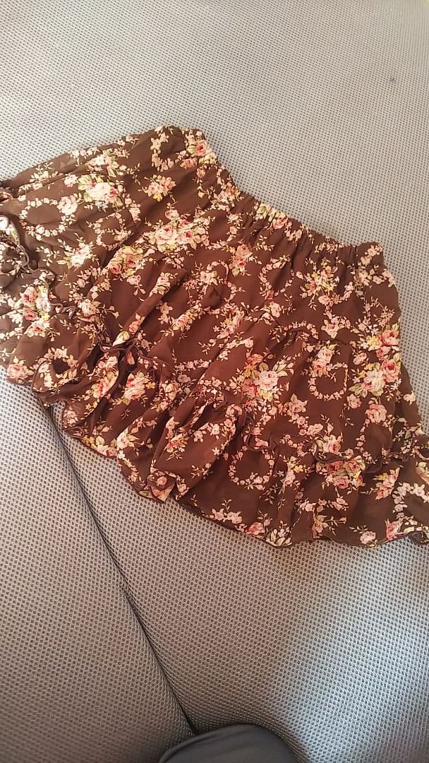 LIZLISAリズリサ新品未使用小花柄シフォンミニスカートブラウン