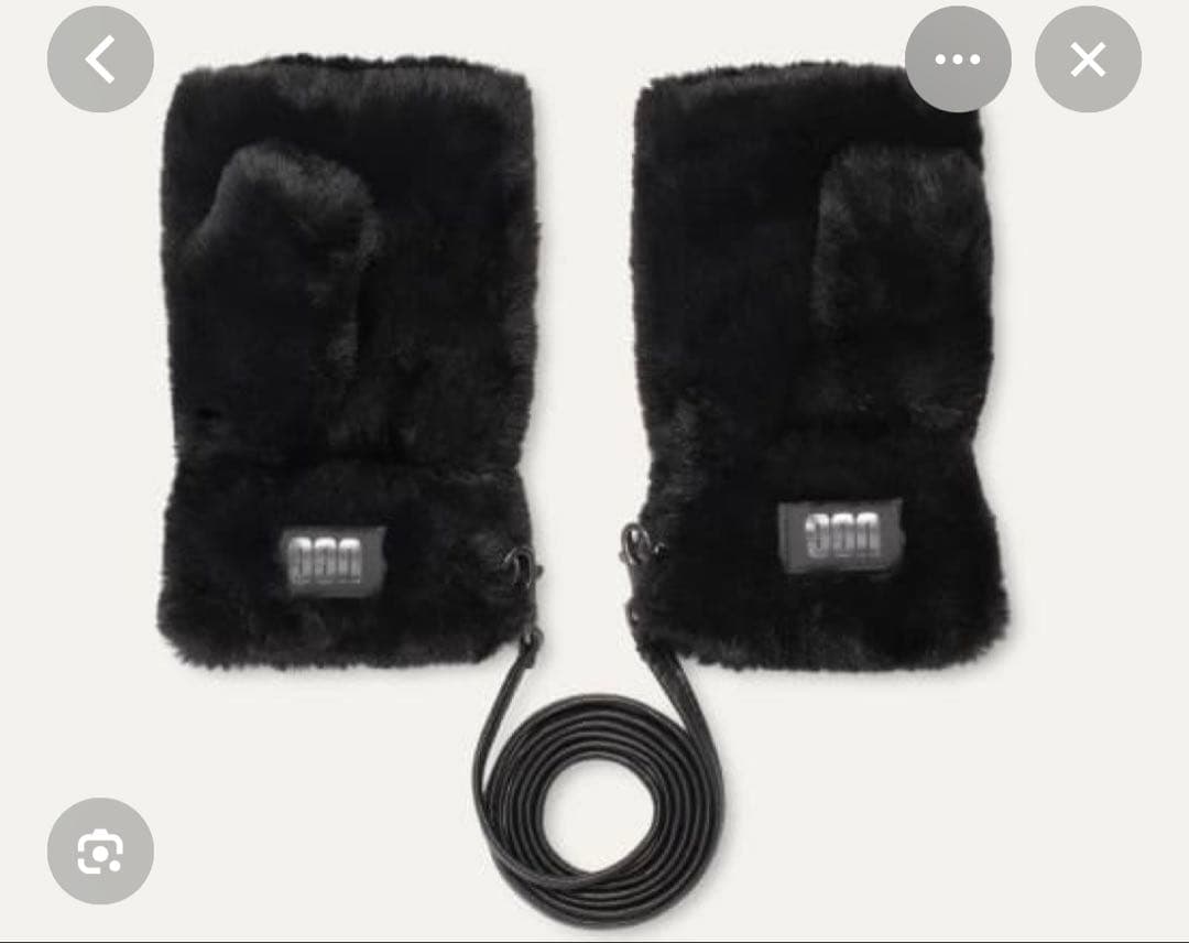 UGG ブラックファー手袋 コード付き