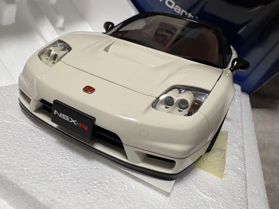 オートアート 1/18 ホンダ NSX-R NA2 ホワイト AUTOart 1/18 ホンダ NSX-R （NA2）（チャンピオンシップホワイト） 732